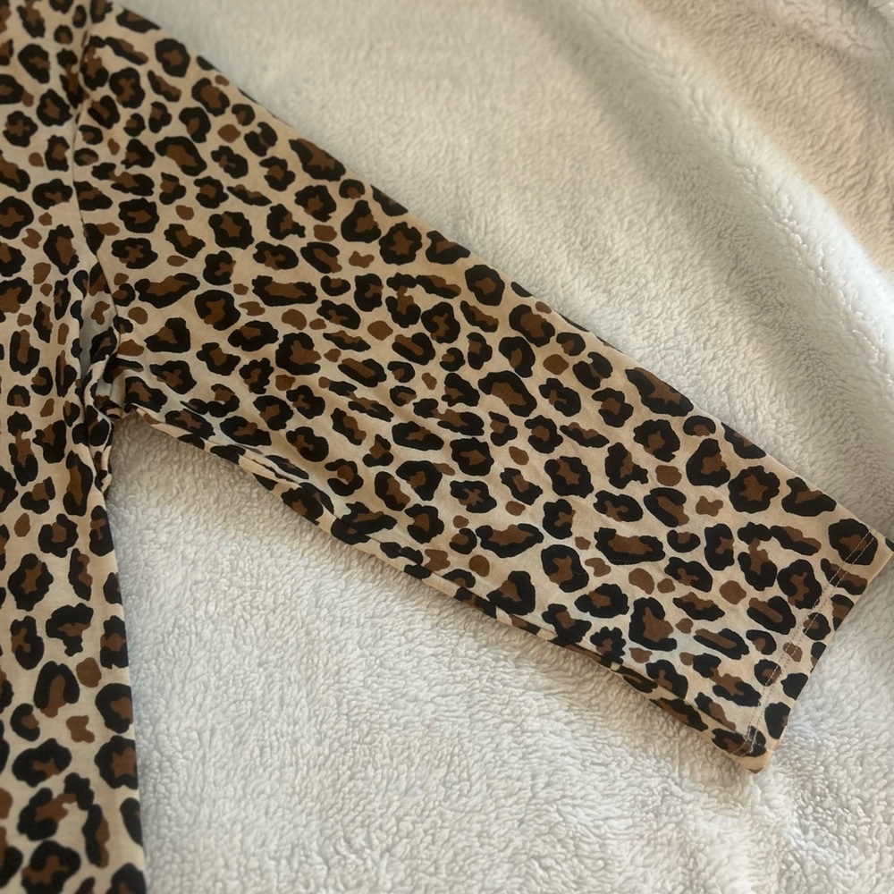 Crown & Ivy Cheetah Print Long Sleeve Shirt✨ - Picture 3 of 4